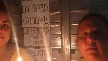 Cubanos se suman al paro nacional en la isla.