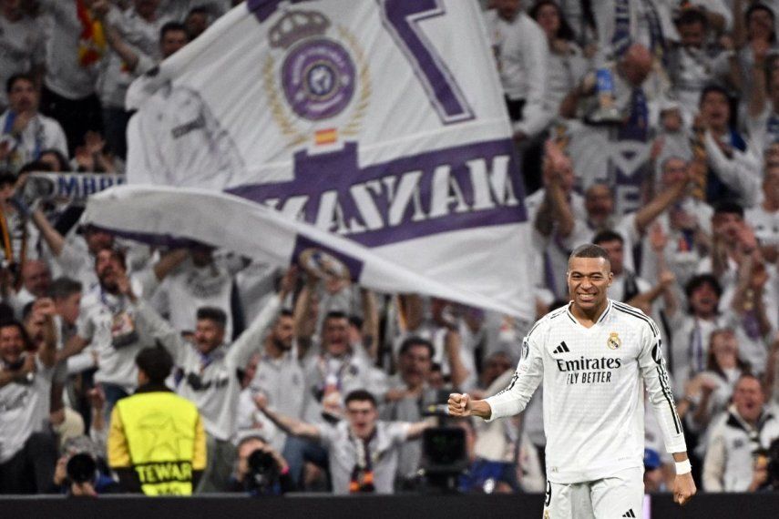El atacante francés Kylian Mbappé, del Real Madrid, celebra luego de anotar el tercer gol de su equipo en un partido contra el Manchester City, el 19 de febrero de 2025.