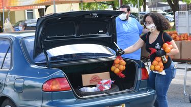 La entrega de alimentos en Miami-Dade ayuda a paliar las necesidades.