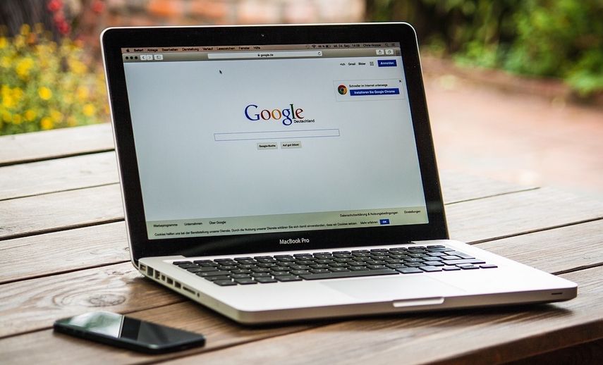 Una laptop con el navegador de Google.&nbsp;