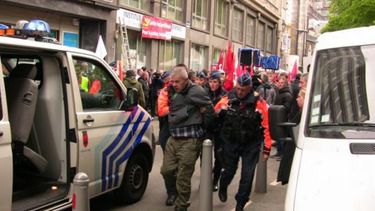 El atacante, de entre 40 y 50 años de edad, que fue detenido, habría tildado a los socialistas de idiotas.&nbsp;