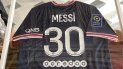 Camisa de regalo al Papa Francisco del argentino Lionel Messi Camisa de regalo al Papa Francisco del argentino Lionel Messi