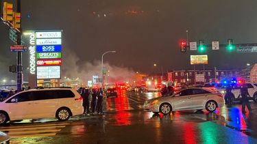 Un avión pequeño se estrella en una zona residencial de Filadelfia