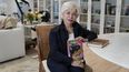 La autora Isabel Allende posa en su estudio en Sausalito, California, el 12 de abril de 2023, para promover su más reciente libro “El viento conoce mi nombre”.