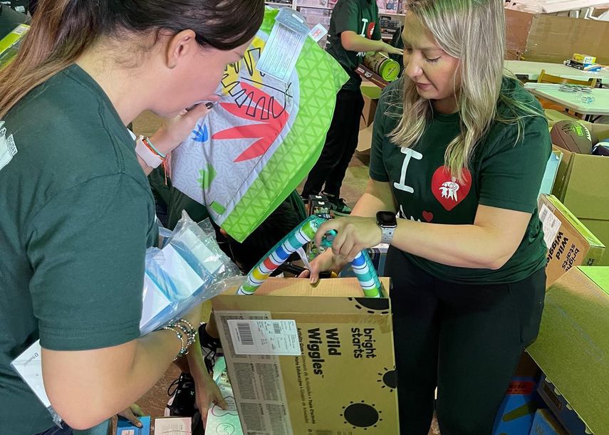 Amigos For Kids realiza colectas para aliviar carga económica de familias desfavorecidas e inmigrantes.