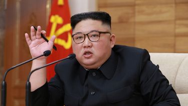 El líder norcoreano Kim Jong-un preside una reunión ampliada de la Agencia Política del Comité Central del Partido de los Trabajadores de Corea, en Pyonyang.&nbsp;