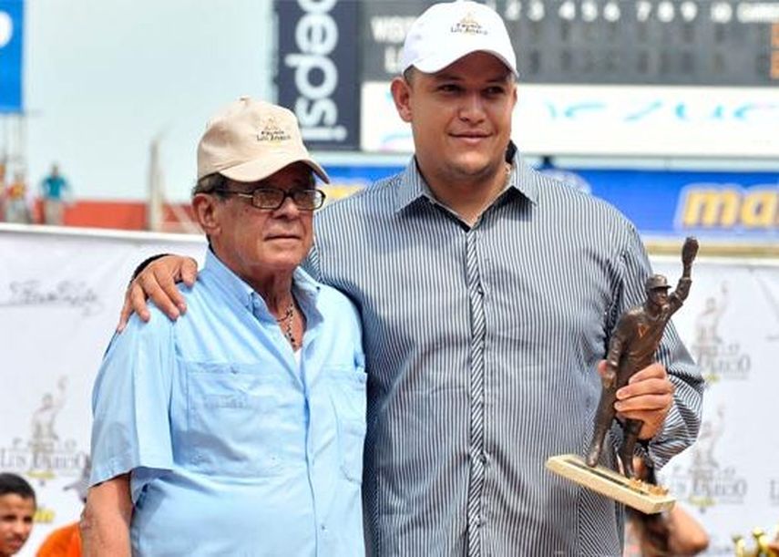 Cabrera de nuevo recibe el Premio Luis Aparicio