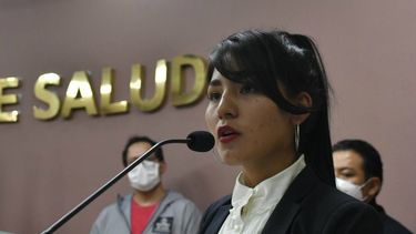 Veizaga integró la selección boliviana femenina de fútbol y medios locales publicaron en esta jornada fotografías de ella, ligadas al partido de gobierno, el Movimiento Al Socialismo (MAS).
