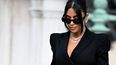Kim Kardashian abandona un tribunal en París luego de testificar contra los ladrones que le robaron en 2016 unas joyas valoradas en 10 millones de dólares.