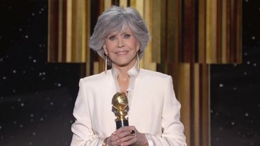 Jane Fonda recibe el Premio Cecil B. deMille a la trayectoria en el cine durante la entrega de los Globos de Oro. La actriz fue una de las pocas premiadas que acudió en persona a recibir el galardón en esta edición 2021.