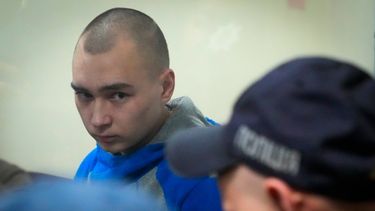 El soldado ruso Vadim Shishimarin, acusado de crímenes de guerra, en el tribunal en Kiev, Ucrania, el 18 de mayo del 2022.&nbsp;