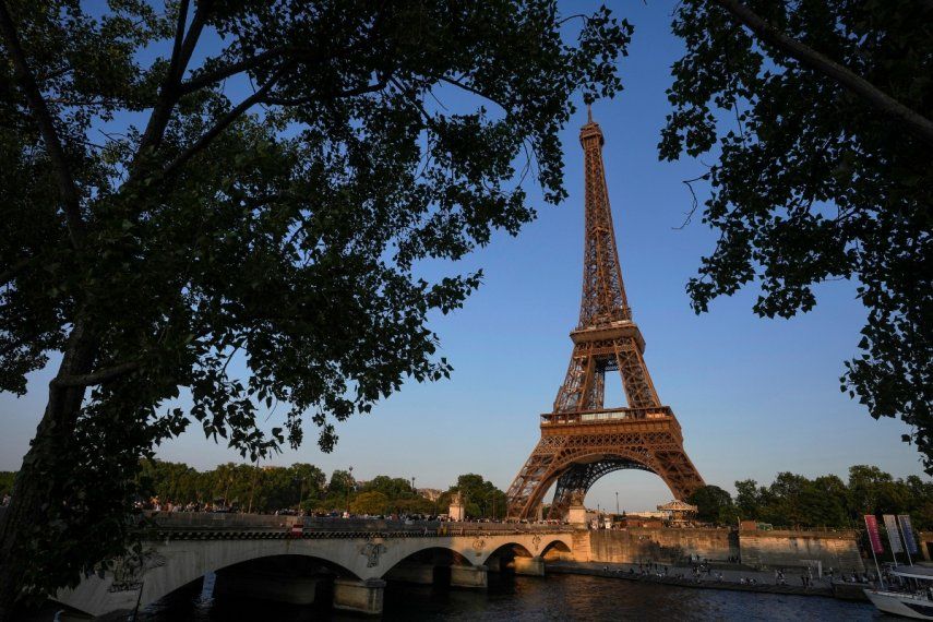 El puente Jena en dirección a la Torre Eiffel de París, el jueves 1 de junio de 2023.&nbsp;