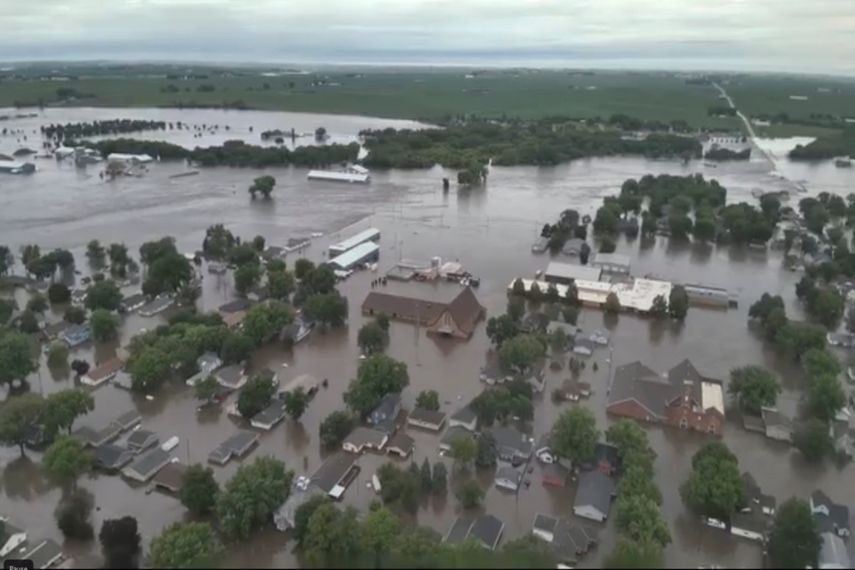 La ciudad de Rock Valley, Iowa, inundada tras semanas de lluvias.