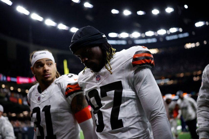 Kadarius Toney #87 de los Cleveland Browns observa durante el partido contra los New Orleans Saints en el Caesars Superdome el 17 de noviembre de 2024 en Nueva Orleans, Luisiana. Toney fue campeón del Super Bowl con los Kansas City Chiefs&nbsp;