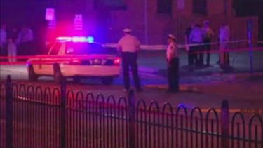 El alcalde de Columbus, Andrew Ginther, expresó su extrañeza por el hecho de que el adolescente hubiera podido adquirir la réplica de un arma de fuego