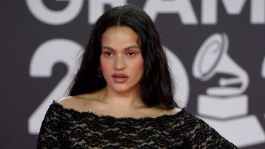 La cantante española Rosalía llega a la 24ª ceremonia anual de los Premios Grammy Latinos en el Centro de Exposiciones y Conferencias (FIBES) de Sevilla el 16 de noviembre de 2023. La ceremonia anual de los Premios Grammy Latinos se lleva a cabo por primera vez fuera de EEUU y reúne a los artistas más populares.&nbsp;
