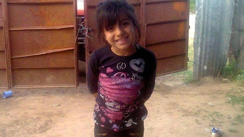 La menor salió de su casa para comprar pan, horas más tarde fue hallada en la bañera con una bolsa de nylon en la cabeza.&nbsp;