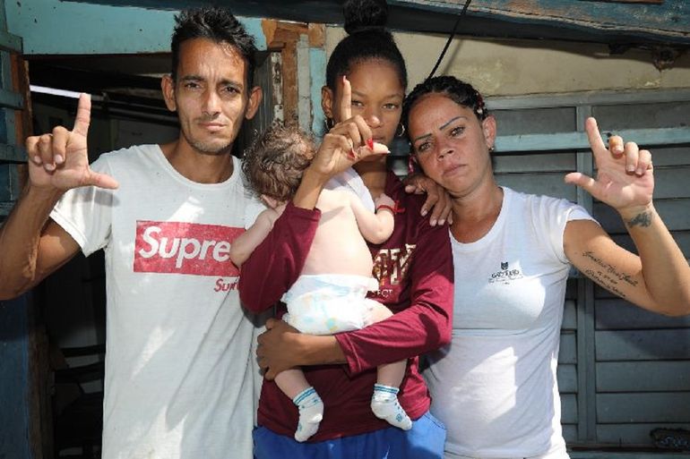 “Entre tanta desgracia, mi nietecito es lo único bueno. Él me da la fuerza para levantarme cuando la depresión me tira en la cama y solo quiero llorar"