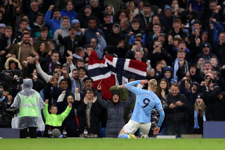 El noruego Erling Haaland celebra el gol anotado de penal en el minuto 95 por el Manchester City