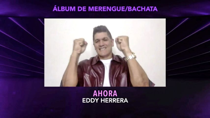 En esta captura de pantalla, Eddy Herrera acepta el Mejor Álbum de Merengue / Bachata por Ahora en la Ceremonia de Estreno durante la 21a Entrega Anual del Latin GRAMMY en American Airlines Arena el 19 de noviembre de 2020 en Miami, Florida.