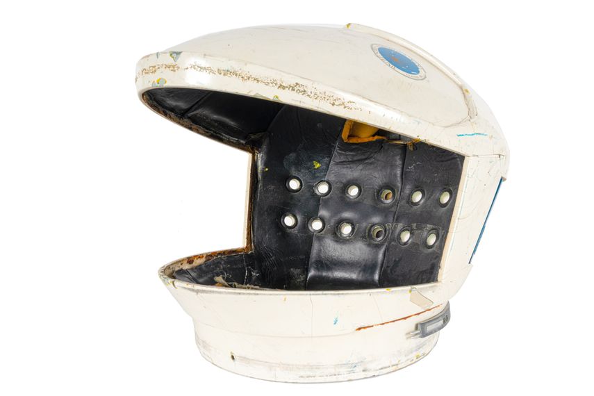 Esta foto impresa publicada por Juliens Auctions el 25 de junio de 2020 muestra un casco usado en 2001 Space Odyssey, que se subastará en julio.
