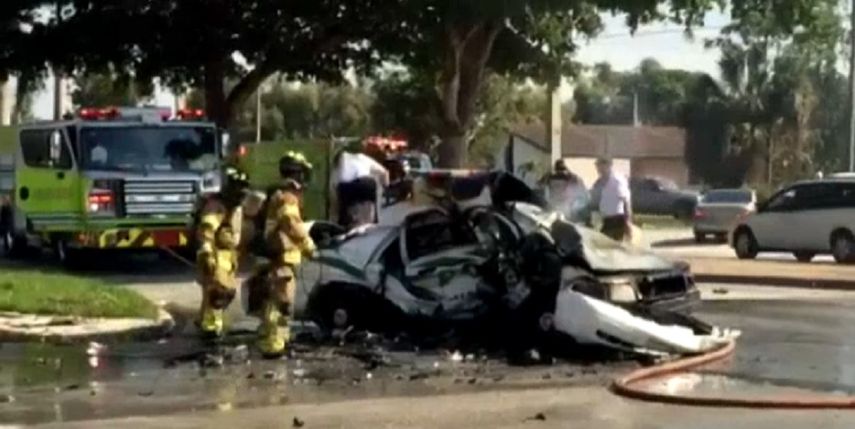 El conductor de la patrulla robada murió en el accidente, según informaron las autoridades. 