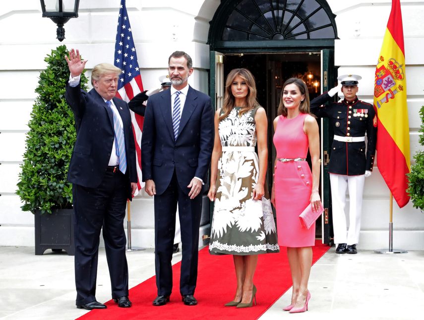 El presidente de Estados Unidos, Donald Trump, su mujer Melania Trump, el Rey Felipe VI y la Reina Letizia, durante el encuentro que ambos mandatarios y sus esposas celebran en la Casa Blanca, además de una sesión de trabajo de los dos jefes de Estado junto con sus respectivas delegaciones.