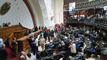 Varios diputados opositores venezolanos aseguraron que&nbsp;la medida no resolverá la dura crisis económica que atraviesa el país, sino que por el contrario, la profundizará.