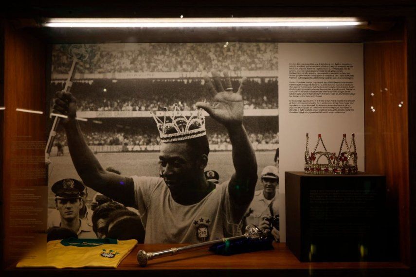 Algunos objetos históricos se exhiben en el Museo de Pelé en Sao Paulo, Brasil, el 25 de noviembre de 2025.