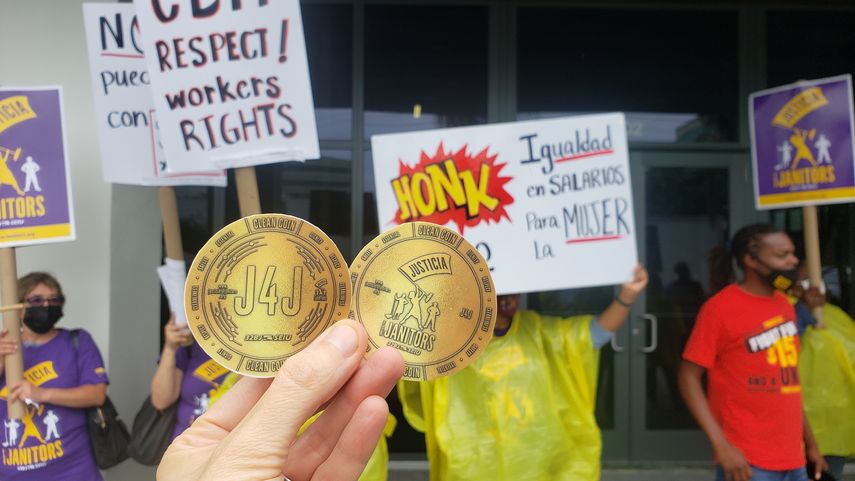 Empleados de limpieza exigen mejoras laborales en Miami-Dade.