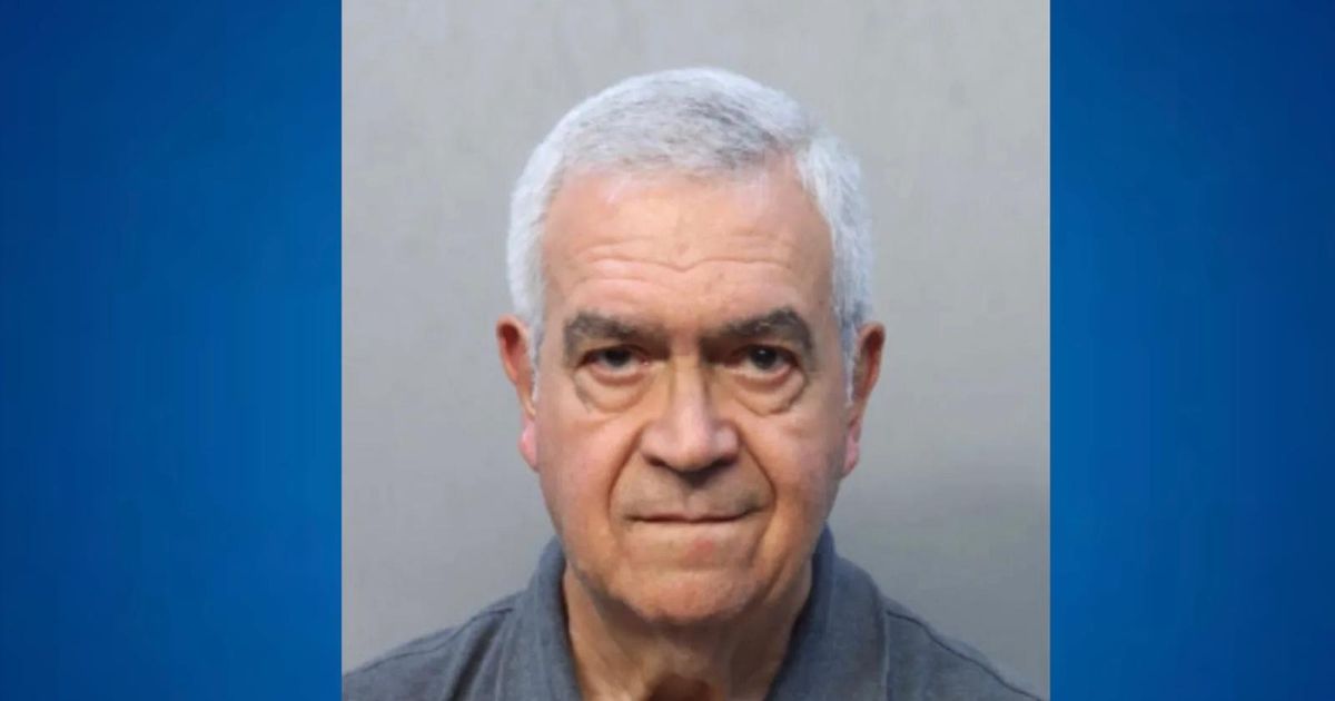 Sacerdote de Kendall enfrenta cargos por agresión tras incidente en evento de ayuda