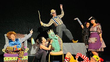 Elenco de la la obra de teatro infantil La Dictadura del Rey Pepino.