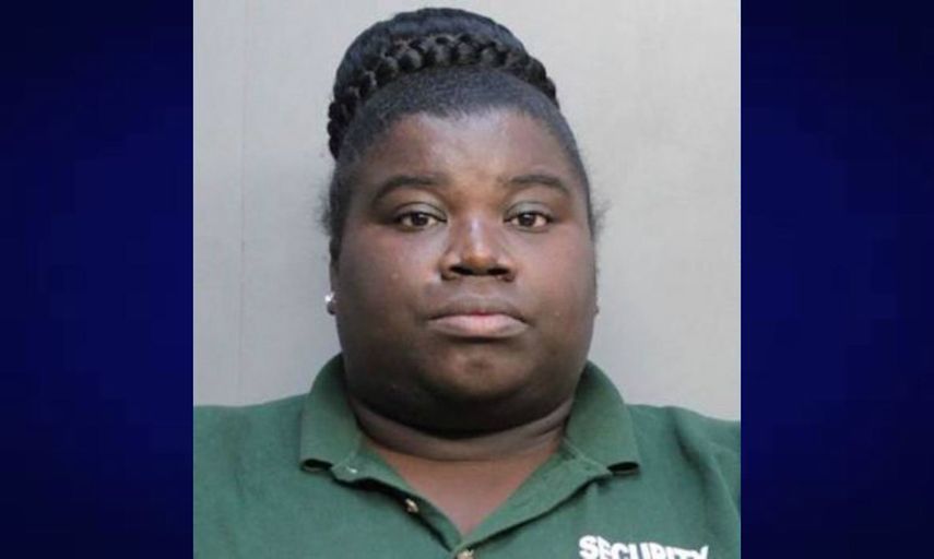 Quanisha Brown está acusada por golpear a su hijo adoptivo.&nbsp;