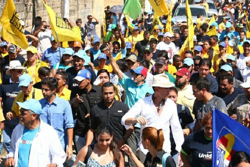 Capriles escuchó las quejas de los vecinos y el reclamo de un pueblo (FOTO:PRENSA CAPRILES)