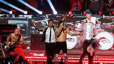 10 a&ntilde;os despu&eacute;s de su marcha, el guitarrista John Frusciante vuelve a Red Hot Chili Peppers en sustituci&oacute;n de Josh Klinghoffer.