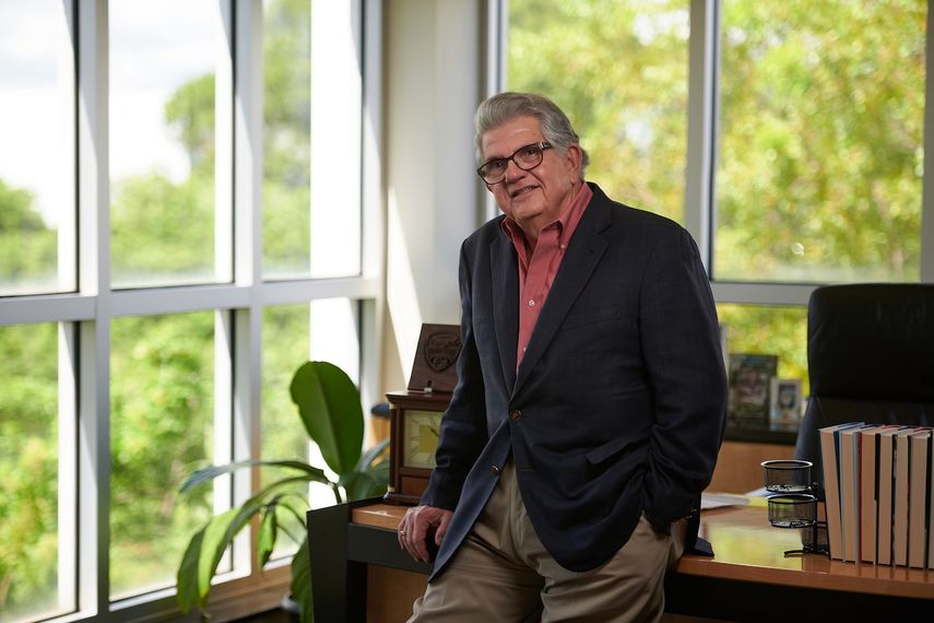 Max Álvarez, propietario y presidente de las gasolineras Sunshine.