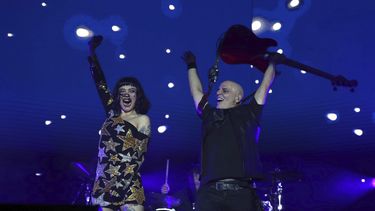 Mon Laferte y Zeta Bosio durante el primer concierto de la gira Gracias totales de Soda Stereo, el s&aacute;bado 29 de febrero del 2020 en Bogot&aacute;. Tras la Covid-19, muchos conciertos se han cancelado.