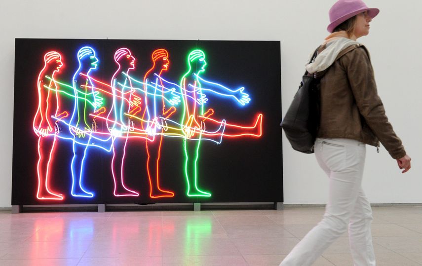 A juicio de este experto alemán, los espacios experimentales que construye Nauman permiten a los espectadores convertirse en actores, una posibilidad que no es usual ni frecuente para entender el arte.