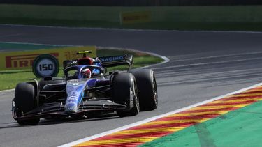 El piloto canadiense Nicholas Latifi, de la escudería Williams, conduce su auto durante el Gran Premio de Bélgica de la Fórmula 1, el domingo 28 de agosto de 2022 en Spa, Bélgica.