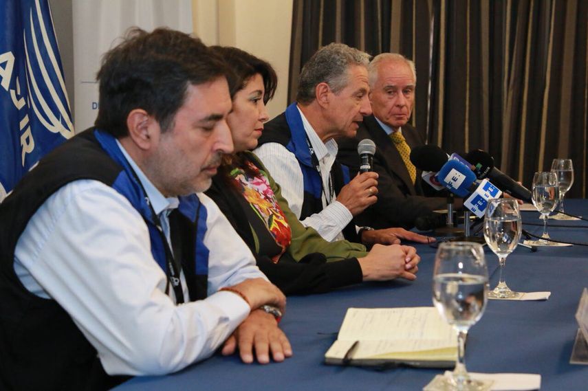 El representante especial de la misión de Unasur, el uruguayo Roberto Conde, en un diálogo con periodistas.&nbsp;