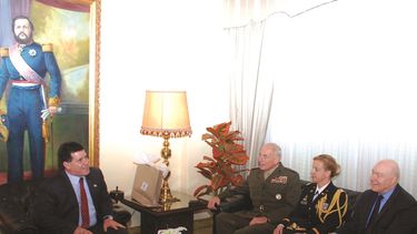 El general John Kelly recibido en Asunción por el presidente de Paraguay Horacio Cartes el 30JUL14.&nbsp;