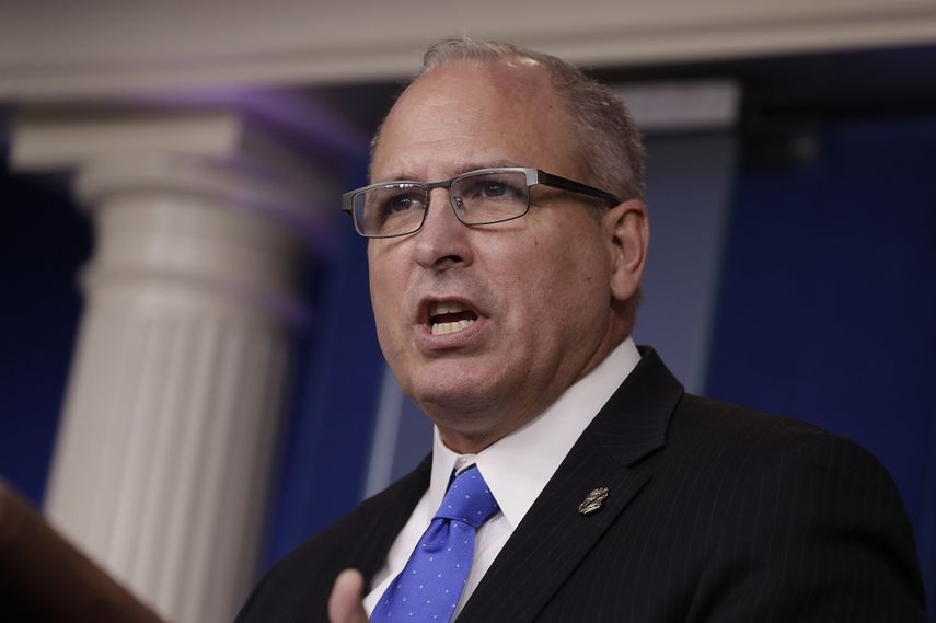 El comisionado interino de Aduanas y Protecci&oacute;n Fronteriza Mark Morgan habla durante una sesi&oacute;n informativa en la Casa Blanca, el martes 8 de octubre de 2019, en Washington.