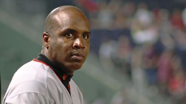 Barry Bonds: ser el líder de jonrones de todos los tiempos (762) y de una campaña regular (73) servirían para asegurarse el puesto, sin hablar de sus siete premios al Más Valioso. Su caso está en suspenso (CORTESÍA)