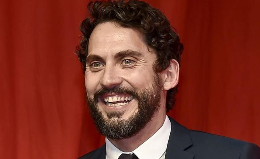 León (Sevilla, 1974) ni siquiera sabía cuál era su personaje cuando aceptó participar en la serie creada por Manolo Caro que gira en torno a las intrigas de una familia que regenta una floristería.