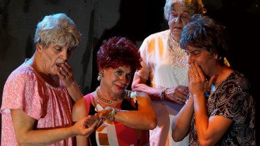 Puesta en escena de la obra teatral Se van las Carbonell.&nbsp;