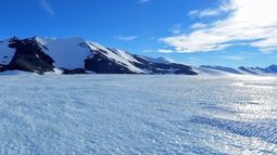 Área de hielo azul en Patriot Hills, Antártida Occidental.