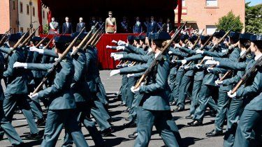 El rey Felipe VI preside la jura de bandera de la 129º promoción de guardias de la Academia de Baeza y la 170ª del Colegio de Guardias Jóvenes de Valdemoro.&nbsp;