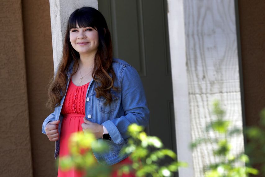 La activista Reyna Montoya sale de su casa el jueves 4 de junio de 2020, en Gilbert, Arizona.