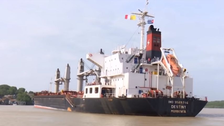 Vista del barco de carga Destint, varado a la entrada de la Bahía de Cienfuegos, en el centro sur de Cuba.