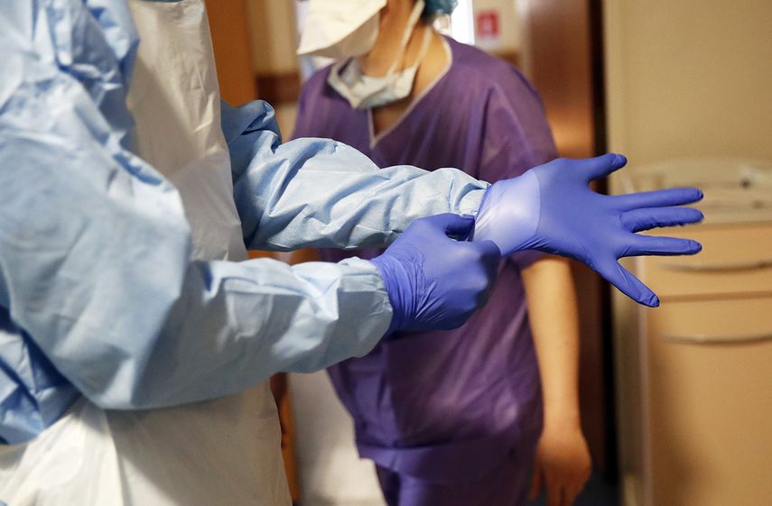 Enfermeras y enfermeros, en primera fila contra el coronavirus.